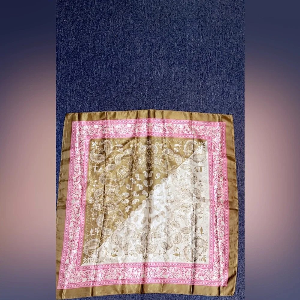 Scarfs - Picture 3 of 5